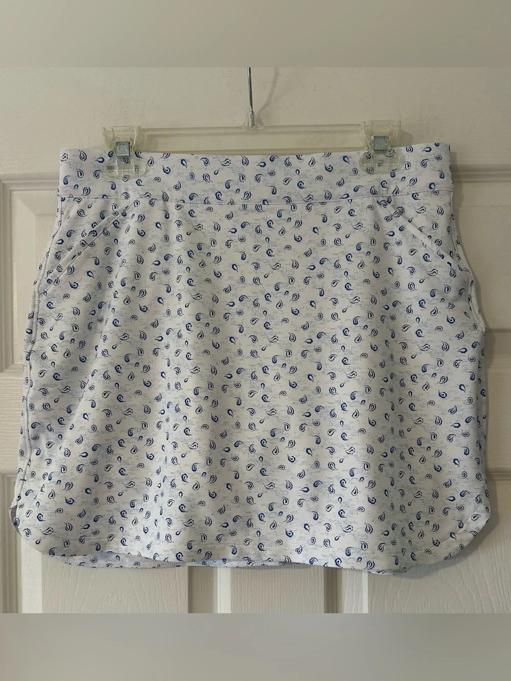 NWOT WOMEN'S PETER MILLAR GOLF SKORT SKIRT 50 UPF Performance Wear Paisley Sz L.